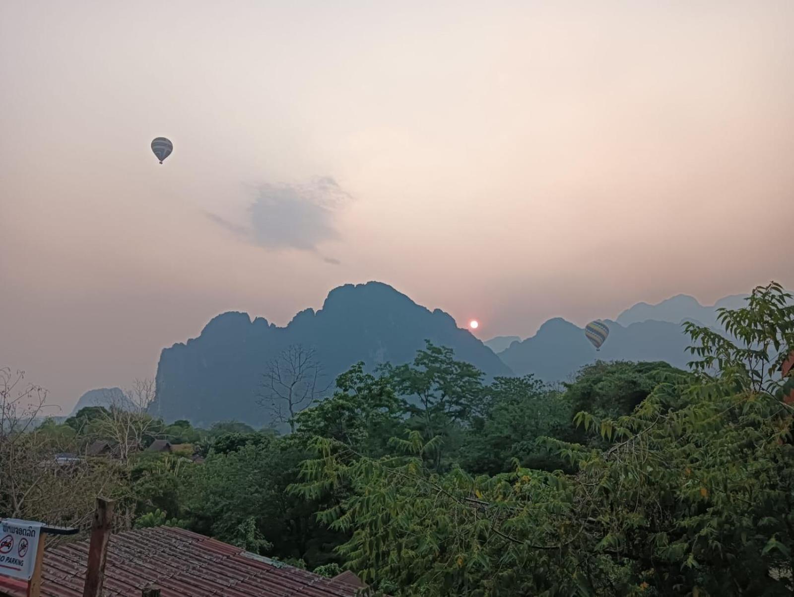 Bountang Mountain View Riverside Hotel Vang Vieng Exterior foto