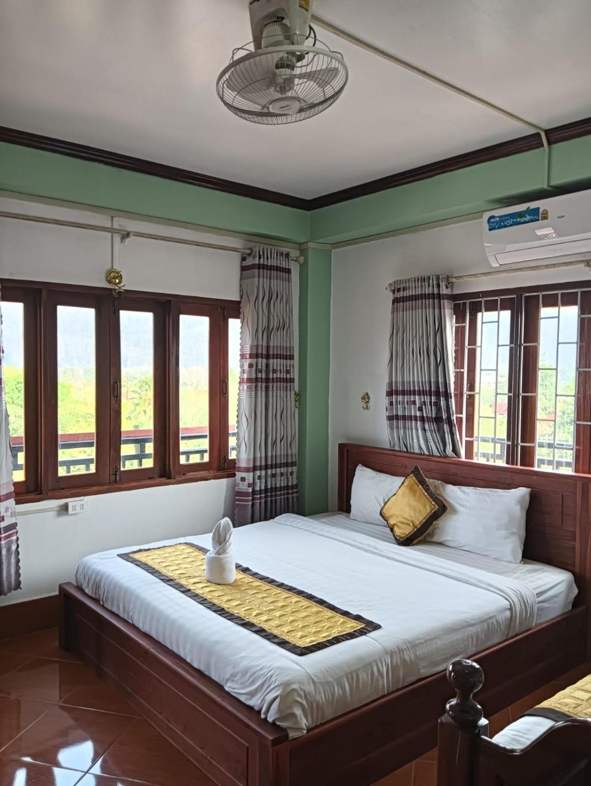 Bountang Mountain View Riverside Hotel Vang Vieng Exterior foto